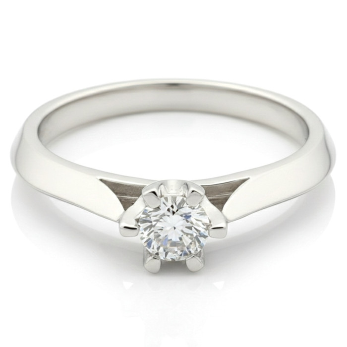  White gold diamond-set engagement ring (1431)