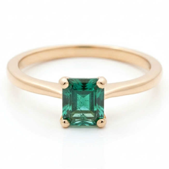 Rose gold ring decorated with an emerald (1473)