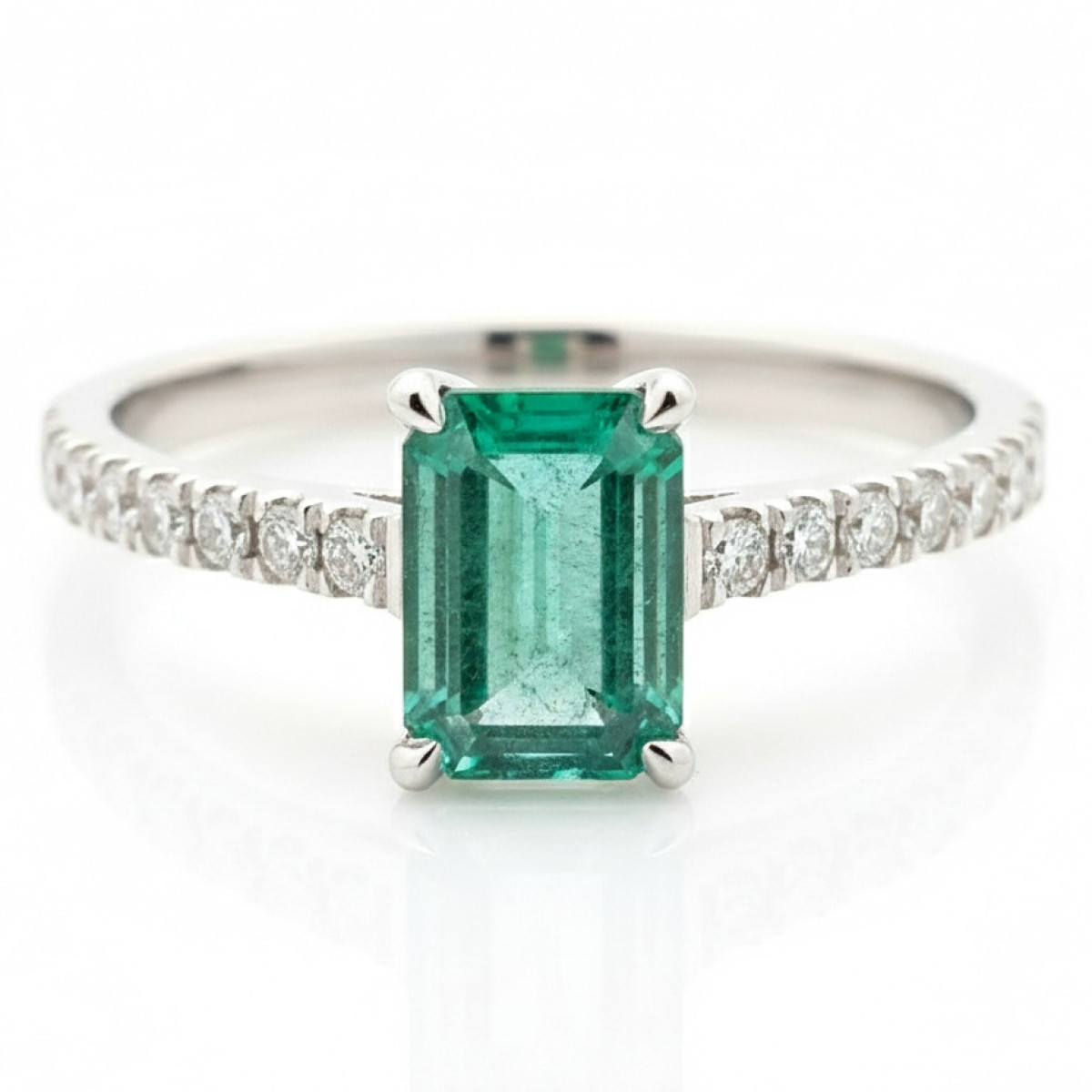  White gold ring decorated with emeralds and diamonds (1549), Women's Rings, Gold type: 585, Item in the photo weight: 2.16 g, Gemstone: Emerald, Gemstone ct.: 0.70 ct, Gemstone ct.: 0.70-1.50 ct,  Weight of extra gems:  - Jewelry online