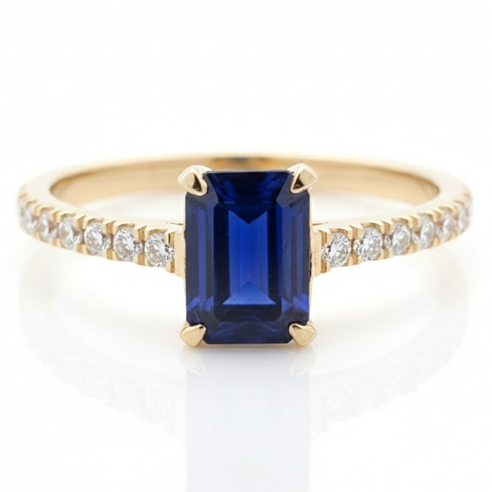  Gold ring decorated with blue sapphire and diamonds (1595)
