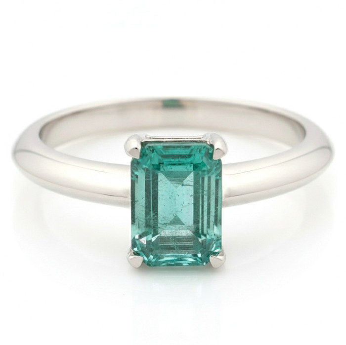  White gold ring with a rectangular emerald (1599)