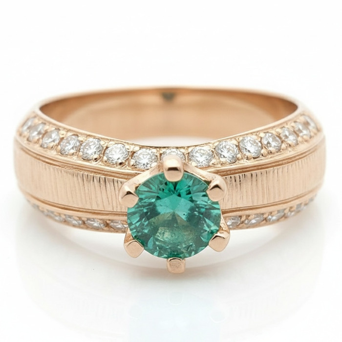  Gold ring decorated with emerald and diamonds (1603)