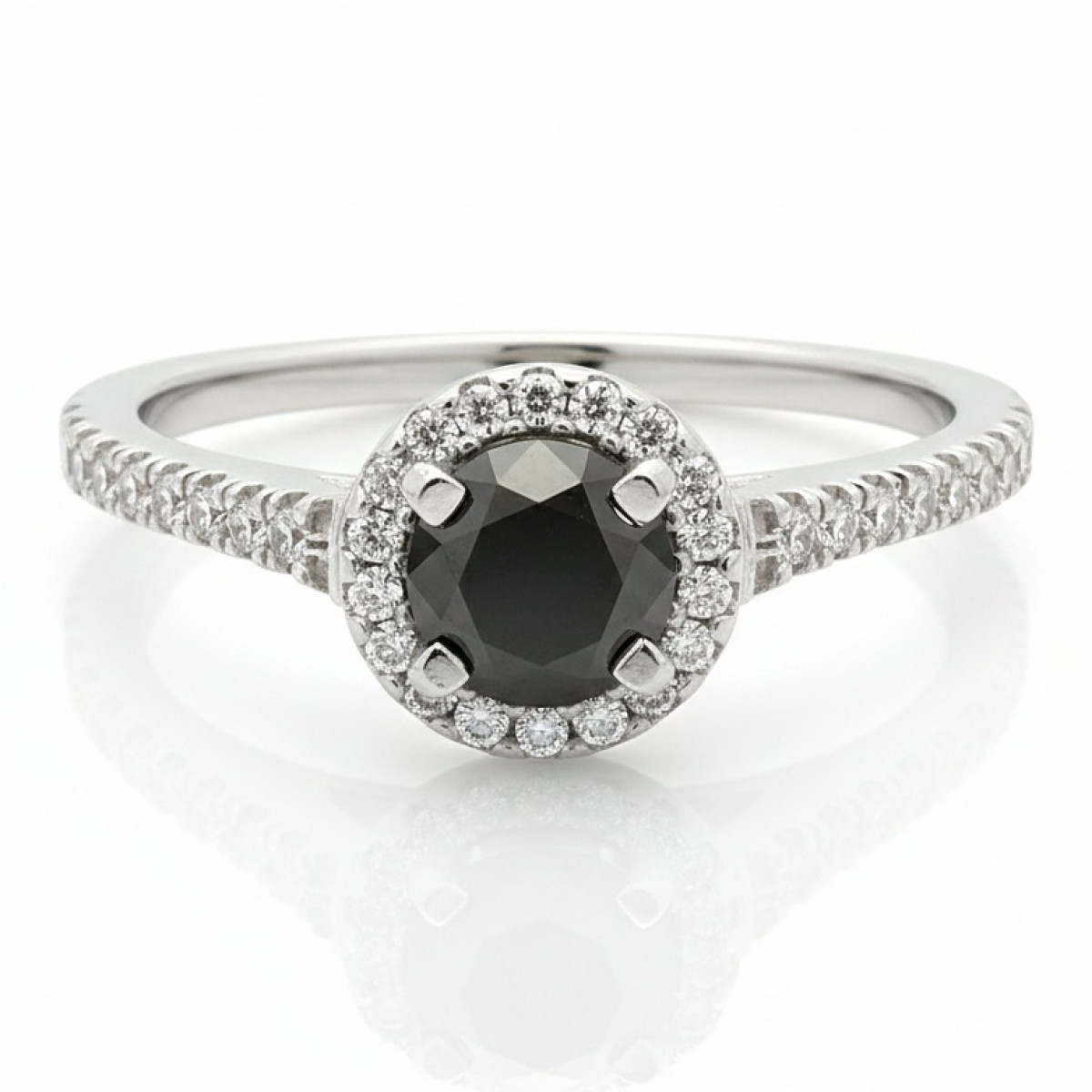  Baltā zelta gredzens ar melnu dimantu un briljantiem (1916), Sieviešu gredzeni, Zelta standarts: 585, Produkta foto svars: 2.39 g, Dārgakmeņi: Dimants, Dārgakmens svars ct.: 0.70-1.50 ct, Dārgakmens svars: 0.60 ct, Papildu dārgakmeņu svars: 0.18 ct - Rotājumlietas internetā