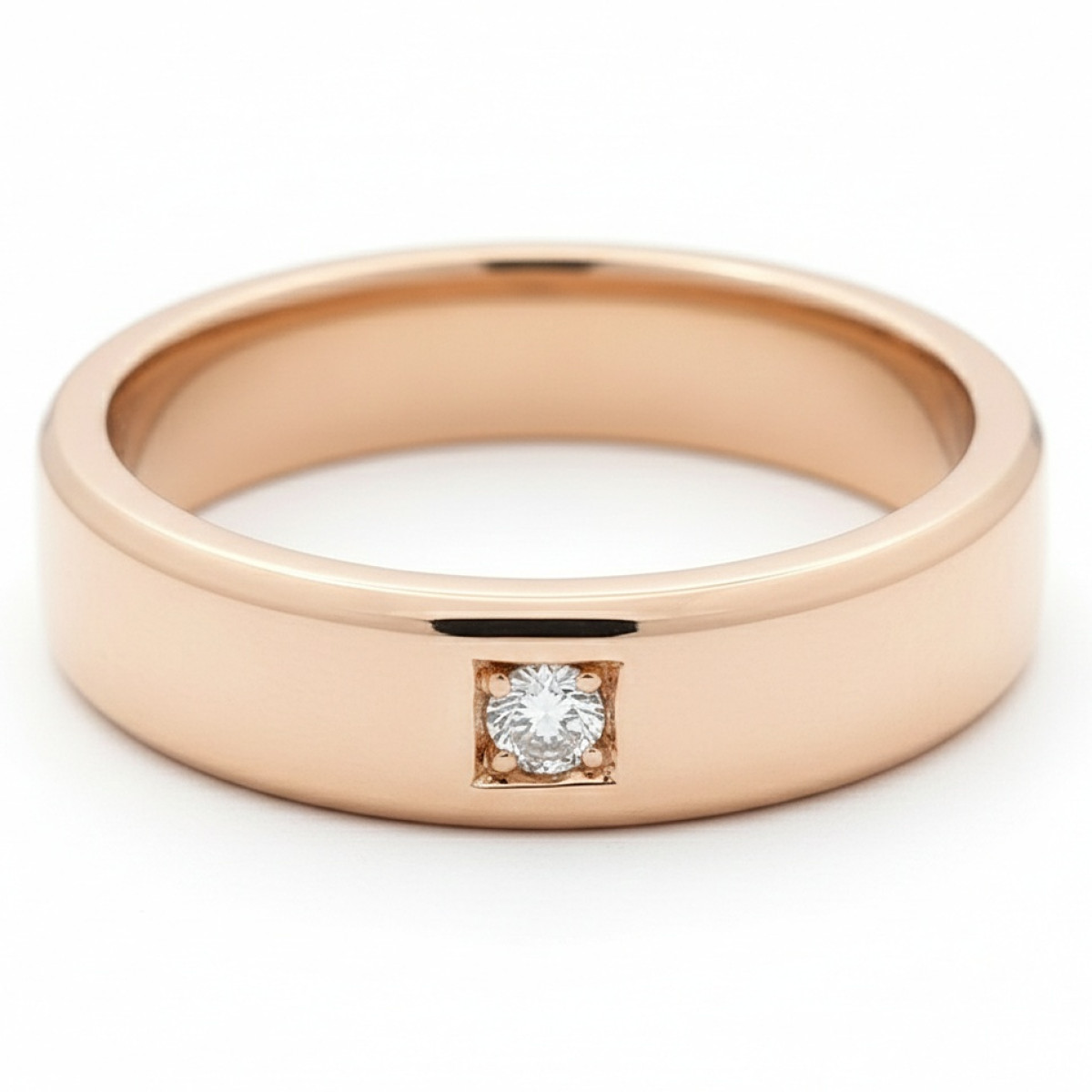 Zelta gredzens ar dimantu (1945), Sieviešu gredzeni, Zelta standarts: 585, Produkta foto svars: 5.52 g, Dārgakmeņi: Izcili, Dārgakmens svars ct.: 0.01-0.09 ct, Dārgakmens svars: 0.04 ct, Papildu dārgakmeņu svars:  - Rotājumlietas internetā