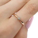 Kāzu gredzens ar dimantiem (2093), Klasiskie saderināšanās gredzeni, Zelta standarts: 585, Produkta foto svars: 2.31 g, Dārgakmeņi: Izcili, Dārgakmens svars ct.: 0.01-0.09 ct, Dārgakmens svars: 0.08 ct - Pielāgotas rotājumlietas