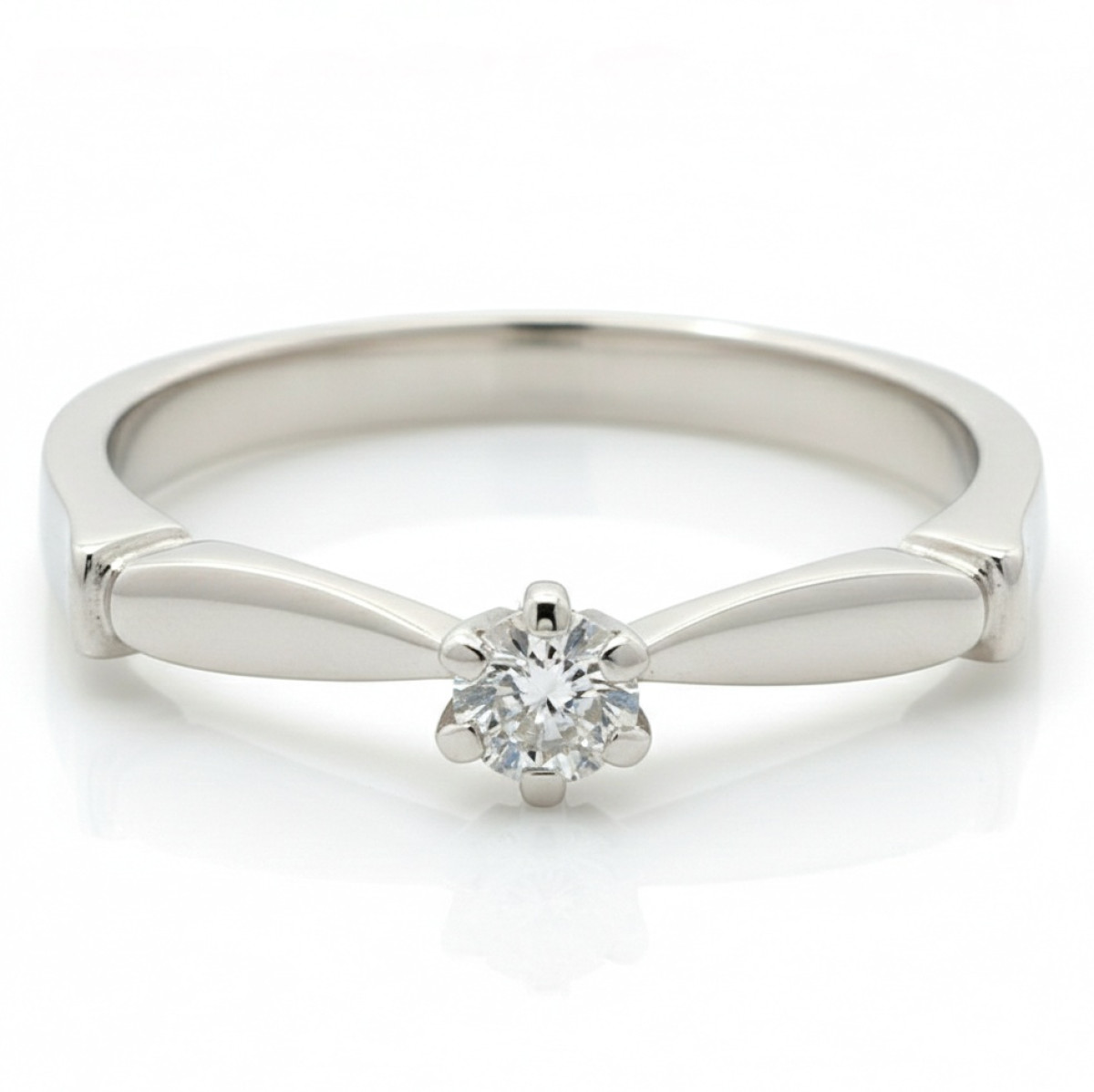 Saderināšanās gredzens no baltā zelta ar dimantu (2137), Mūsdienīgi saderināšanās gredzeni, Zelta standarts: 585, Produkta foto svars: 2.02 g, Dārgakmeņi: Izcili, Dārgakmens svars: 0.11 ct, Dārgakmens svars ct.: 0.10-0.19 ct - Rotājumlietas internetā