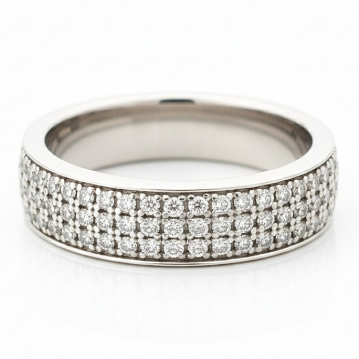 White gold ring decorated with diamonds (1335)