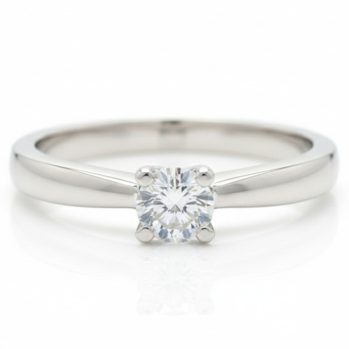 Classic white gold ring with diamond (2581)