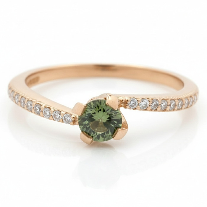 Gold ring with sapphire and diamonds (2599)