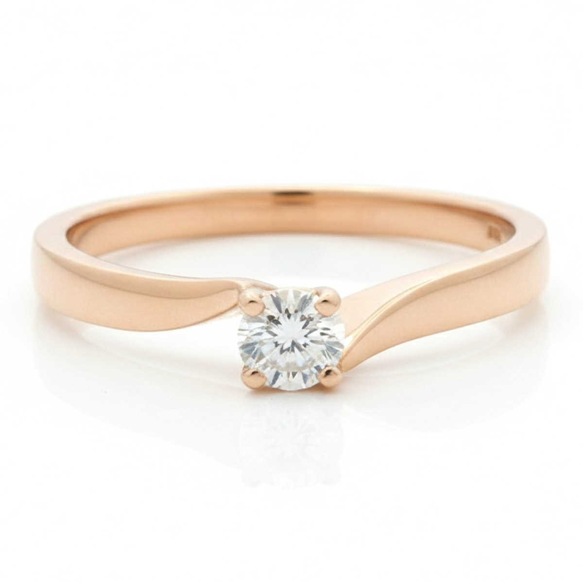 Klasikiniis sužadėtuvių žiedas su deimantu (2719), Klasikiniai sužadėtuvių žiedai, Aukso praba: 585, Gaminio nuotraukoje svoris: 2.37 g, Brangakmenis: Briliantas, Brangakmenio svoris: 0.08 ct, Brangakmenio svoris ct.: 0.01-0.09 ct - Juvelyrika internetu