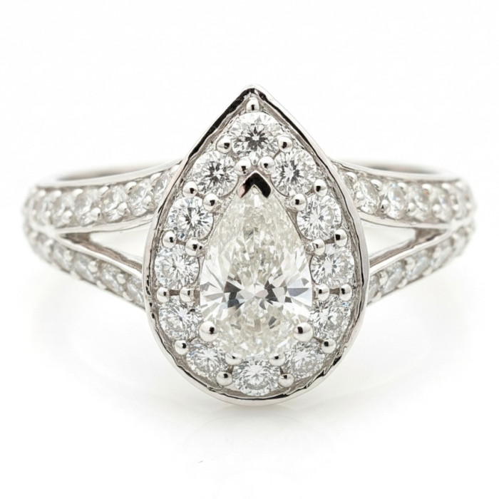 Luxurious teardrop engagement ring (2950)