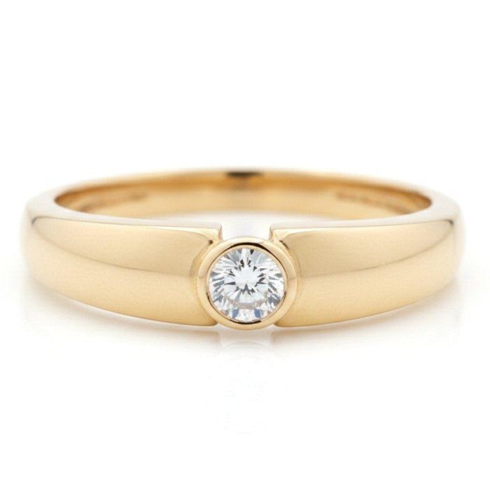 Sieviešu gredzens no dzeltena zelta ar actiņu (1580)