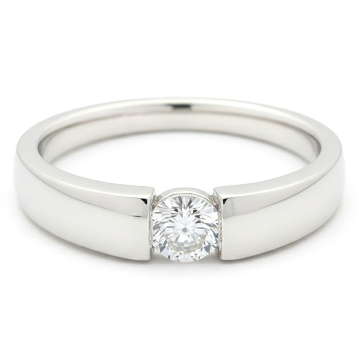 Baltā zelta gredzens ar kristāla akcentu (970)