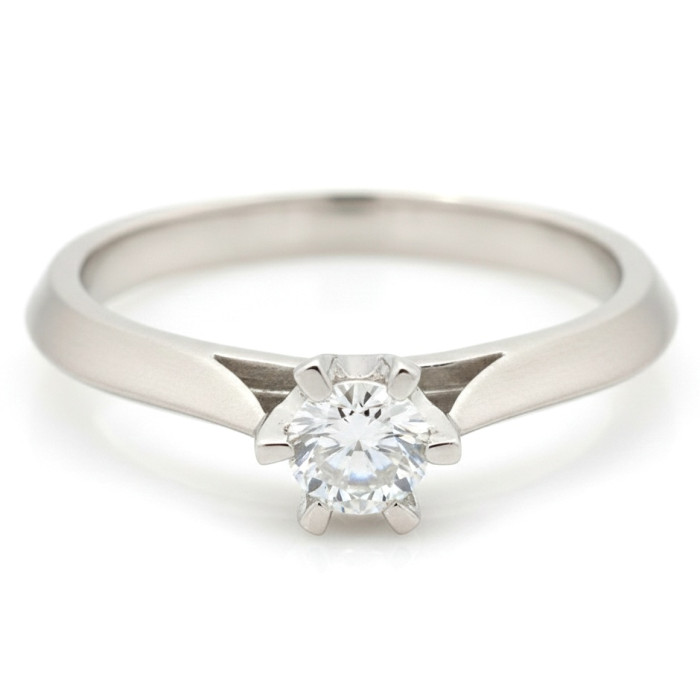 White gold ring with eye (1652)