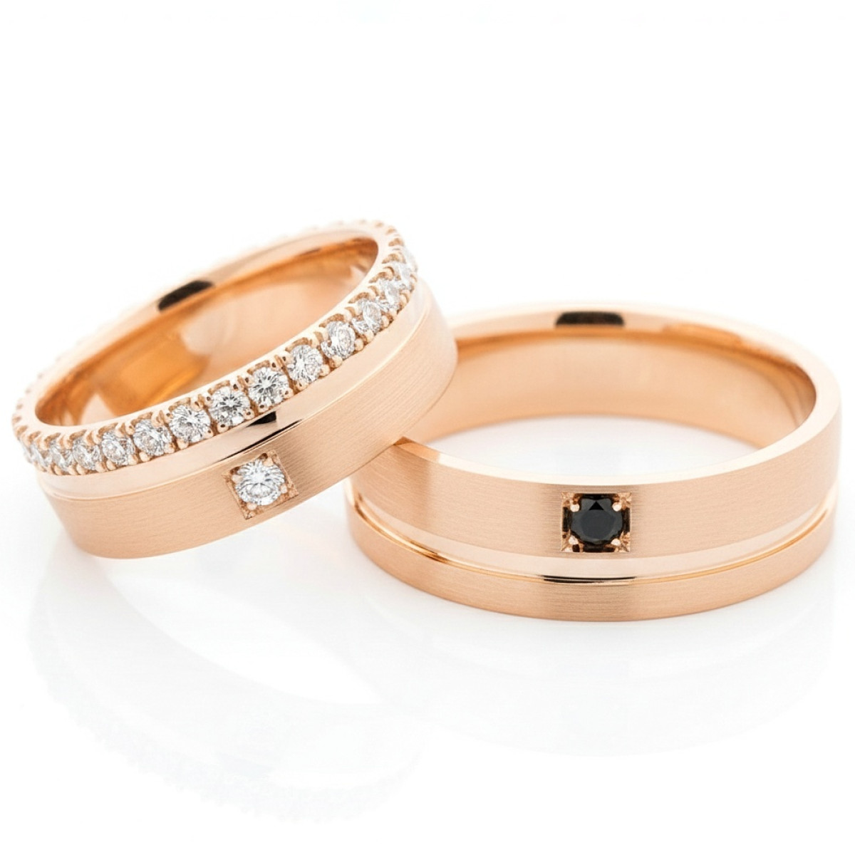 Prabangūs vestuviniai žiedai su deimantais (165), Modernūs vestuviniai žiedai, Aukso praba: 585, Gaminio nuotraukoje svoris: 14.00 g, Brangakmenis nuotraukoje: Briliantas, Bendras brangakmenių svoris nuotraukoje: 0.60 ct, Akučių skaičius nuotraukoje: 38 vnt. - Juvelyrika internetu