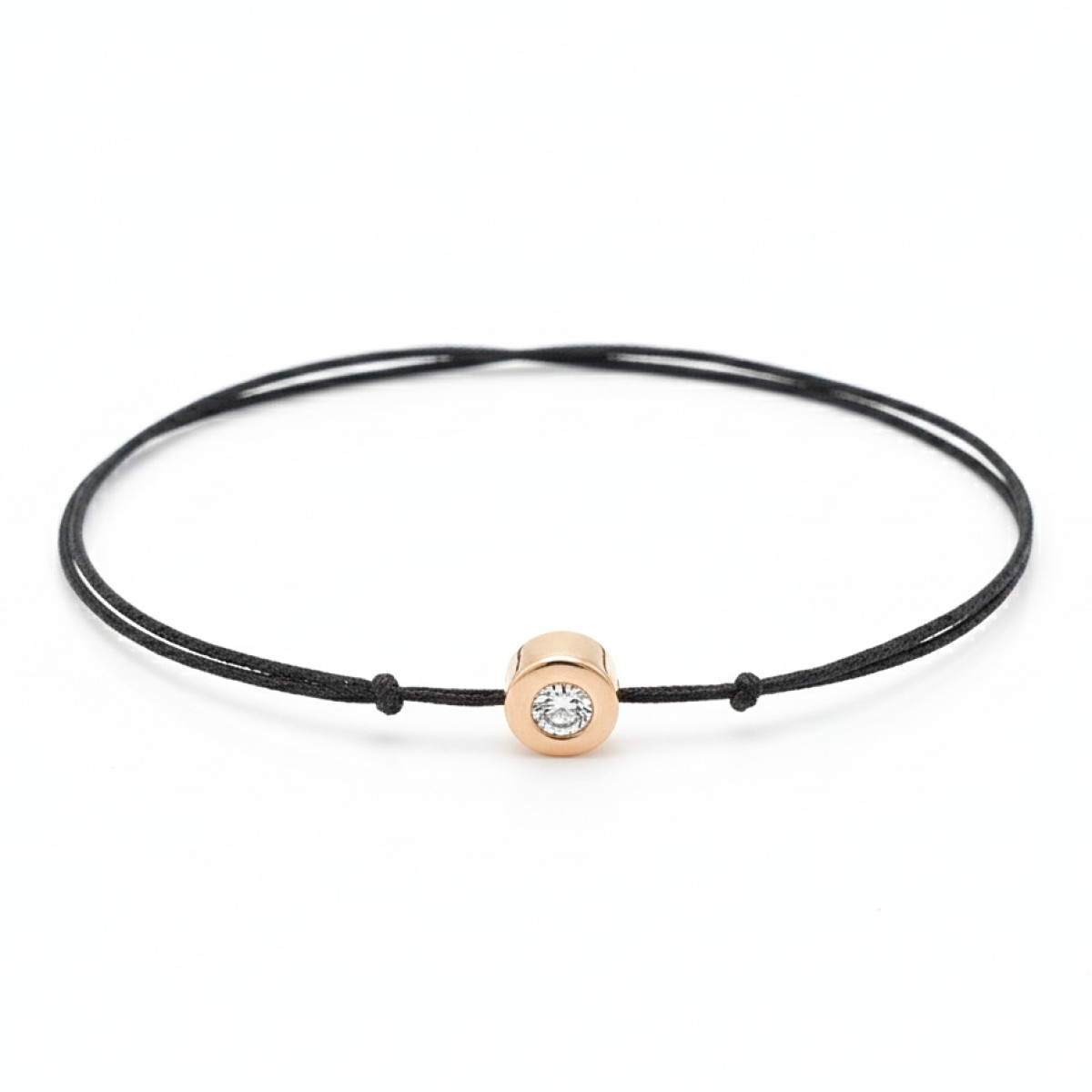 Juodo siūlo apyrankė su deimantu (56), Siūlo apyrankės, Aukso praba: 585, Gaminio nuotraukoje svoris: 0.62 g, Brangakmenis: Briliantas, Brangakmenio svoris: 0.07 ct, Brangakmenio svoris ct.: 0.10-0.19 ct - Juvelyrika internetu