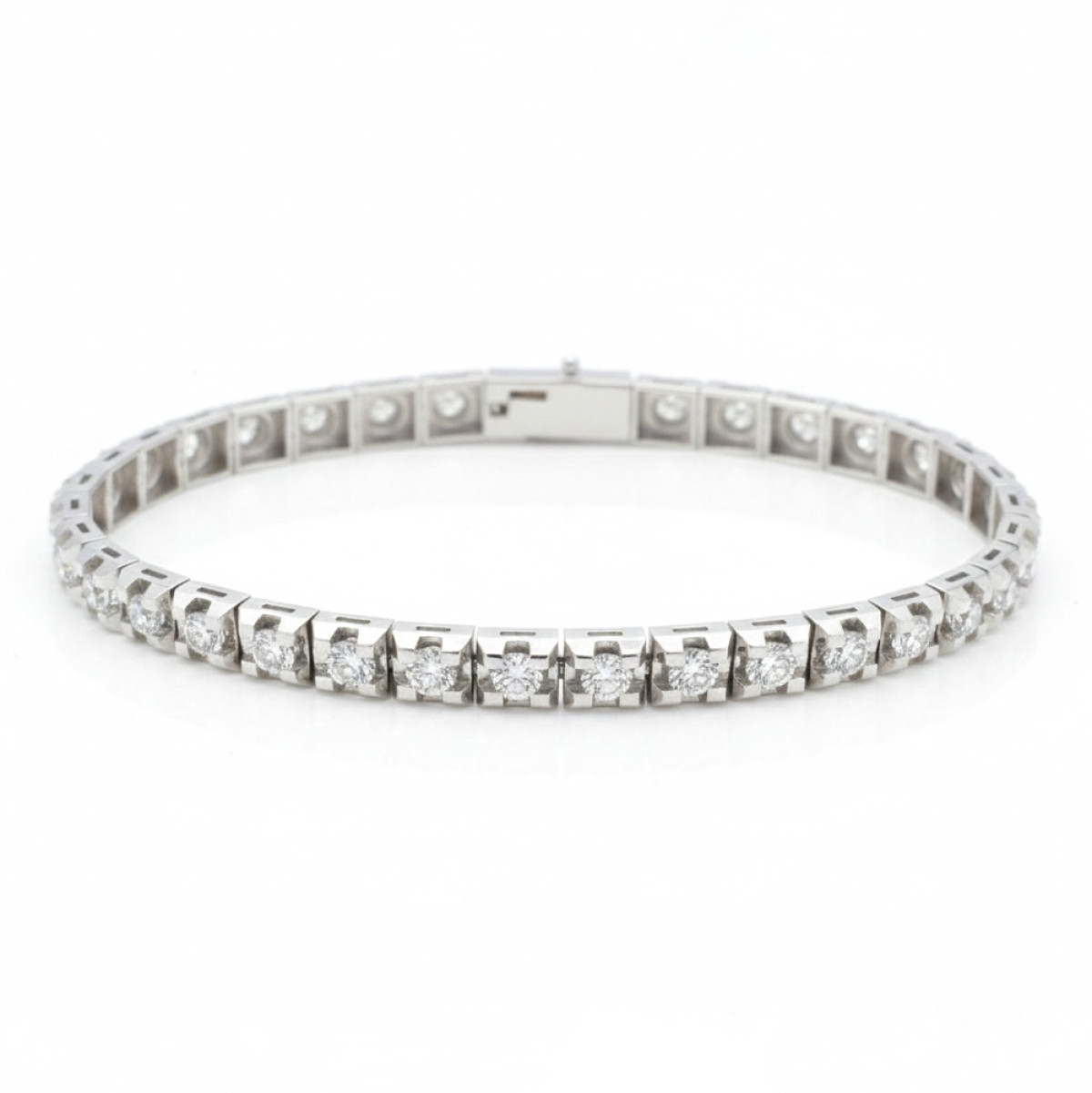 Balto aukso Tennis apyrankė su deimantais (87), Tennis, Aukso praba: 585, Gaminio nuotraukoje svoris: 9.93 g, Brangakmenis: Briliantas, Brangakmenio svoris: 2.22 ct, Brangakmenio svoris ct.: 2.01 - 3.00 ct - Juvelyrika internetu